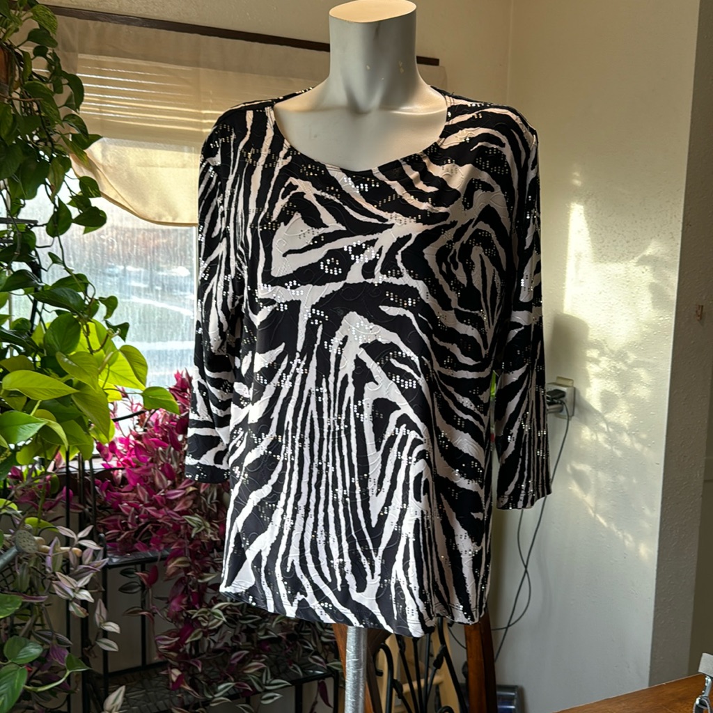 Gorgeous Sparkly Patterned Jm Collection Shirt. Like New! Xl